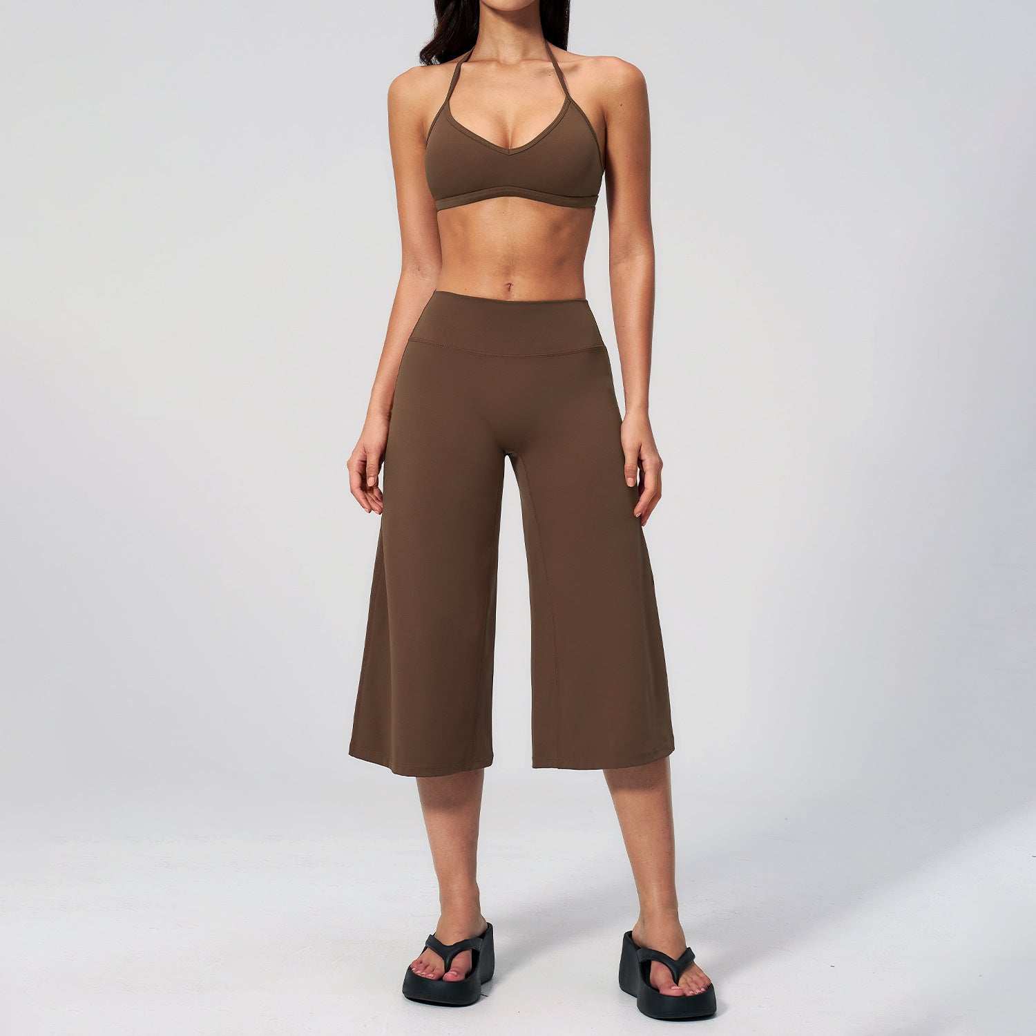 Women's premium-feel sports bra with quick-drying high-waisted mid-length shorts set