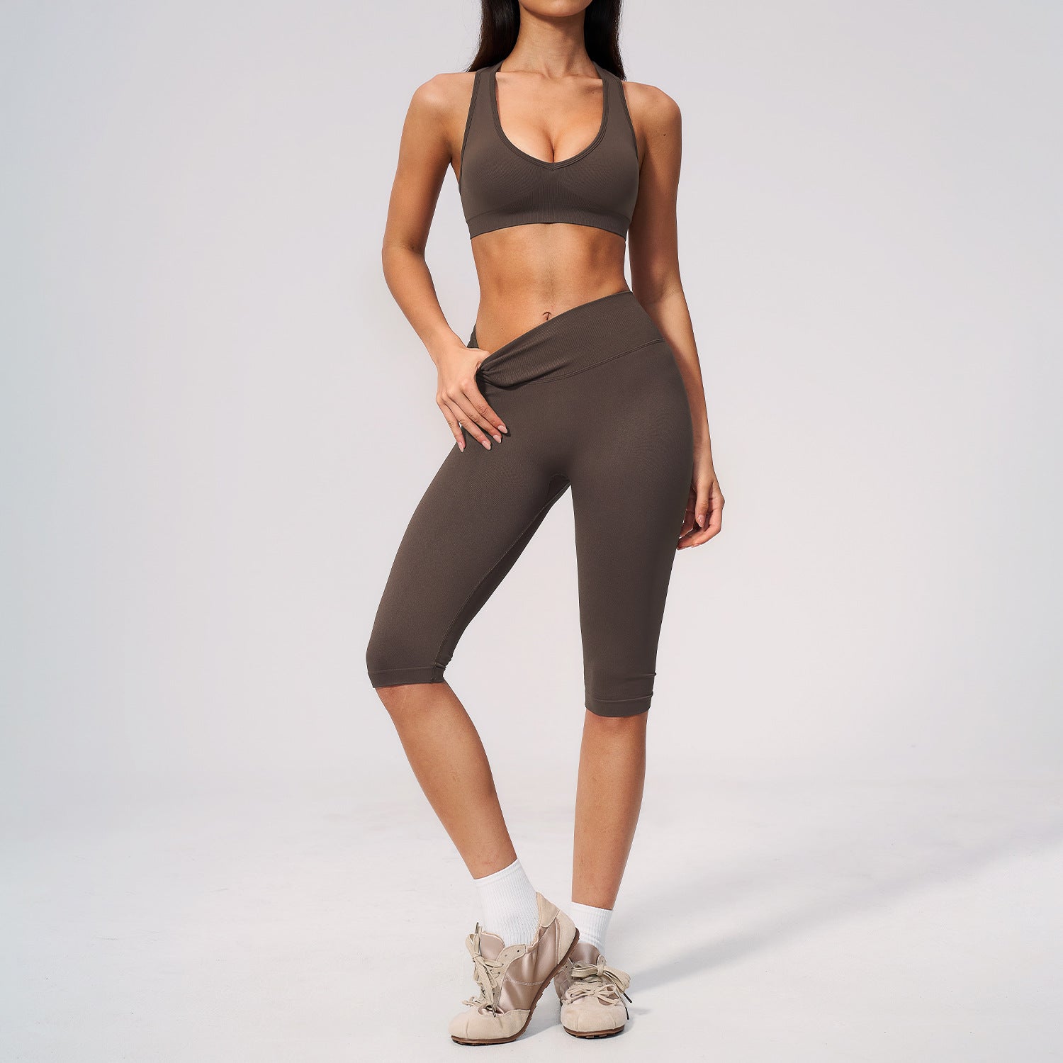 Women's premium-feel sports bra with quick-drying high-waisted mid-length shorts set