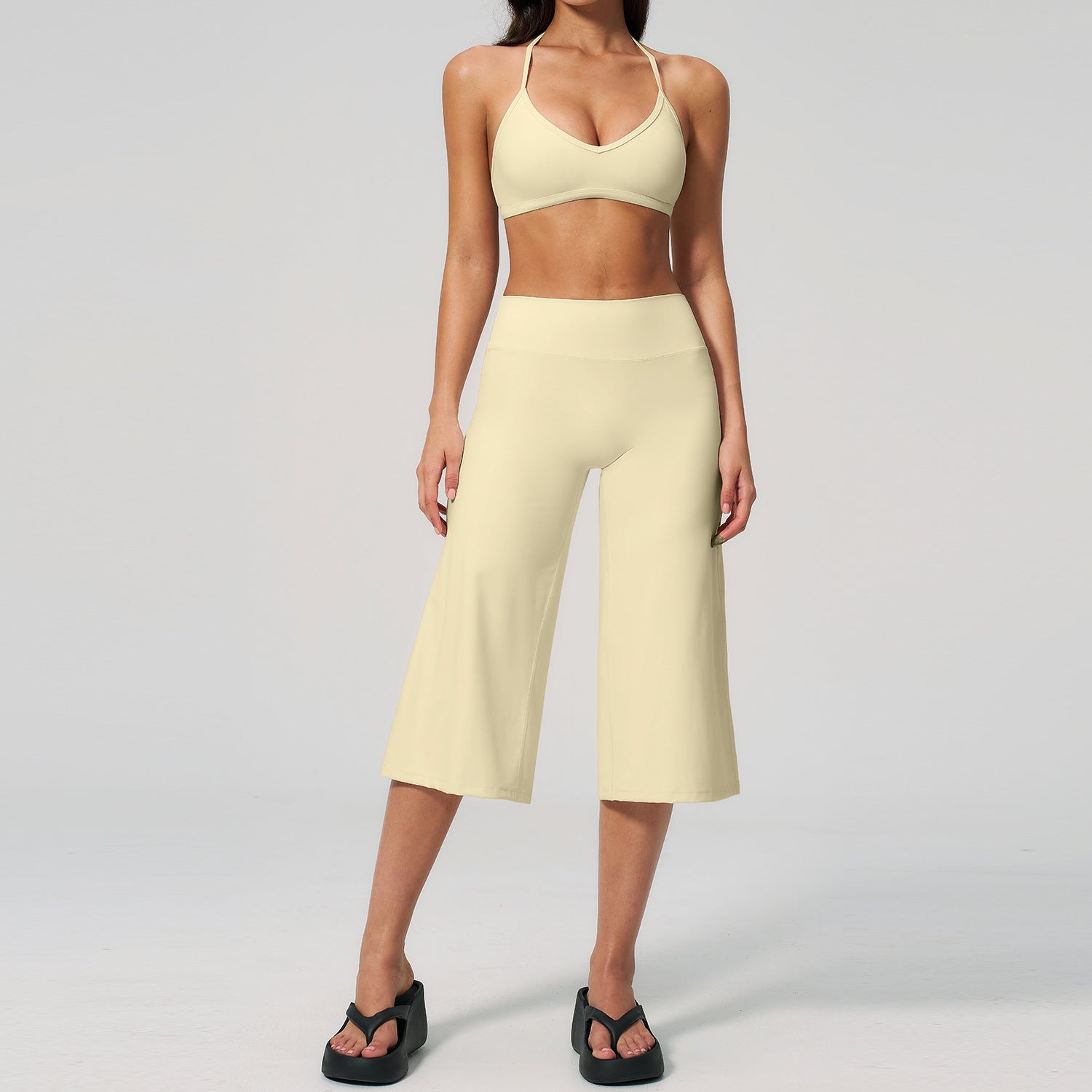 Women's premium-feel sports bra with quick-drying high-waisted mid-length shorts set
