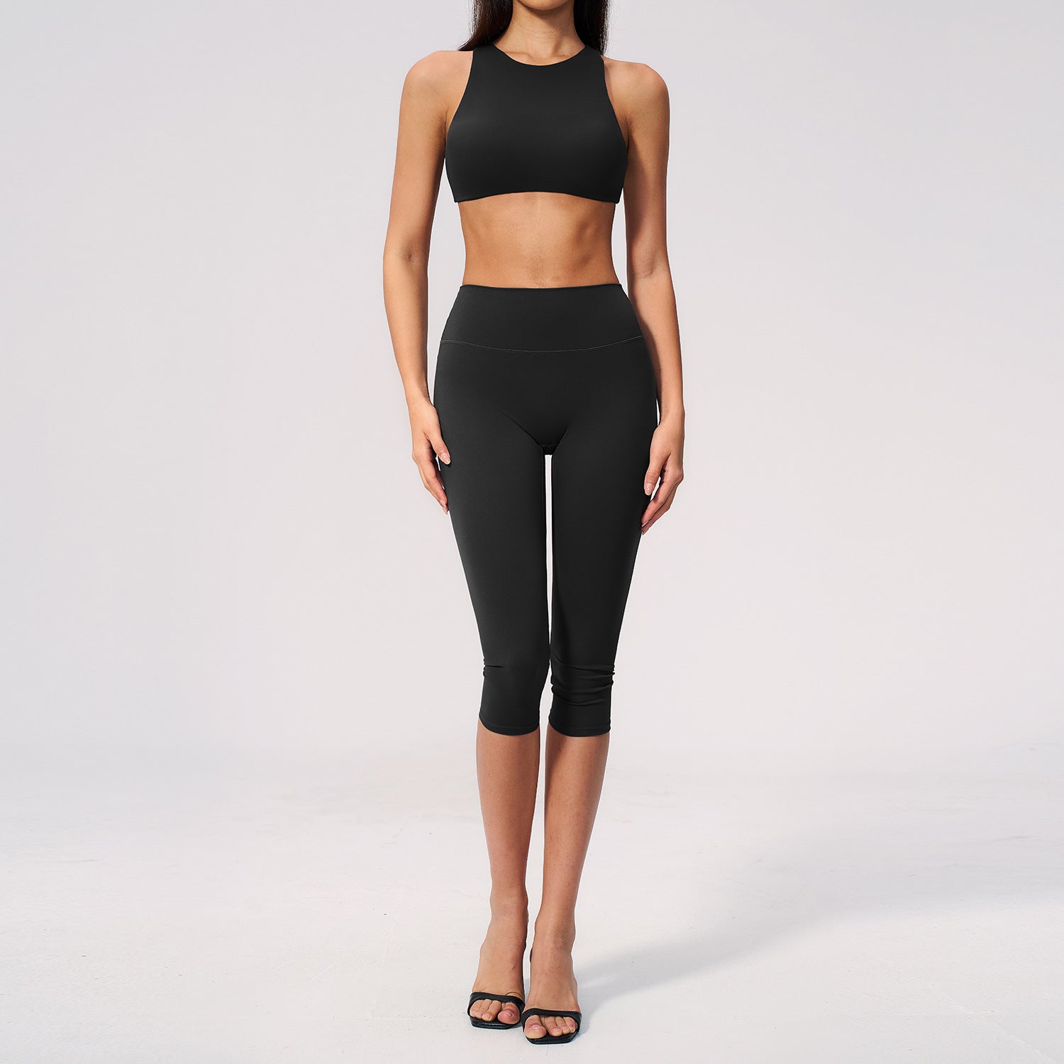 Women's premium-feel sports bra with quick-drying high-waisted mid-length shorts set