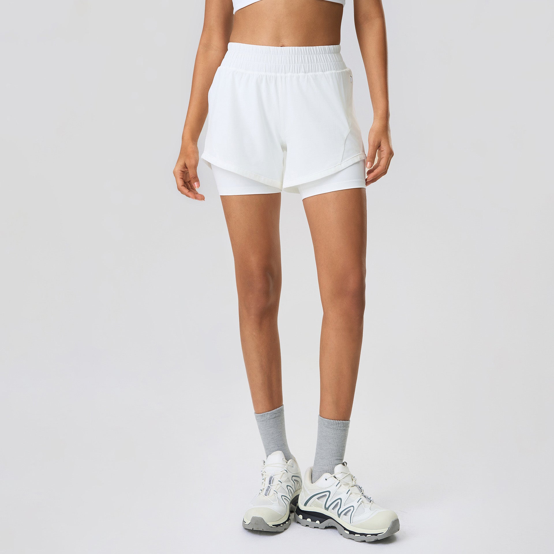 Quick-drying breathable sports shorts