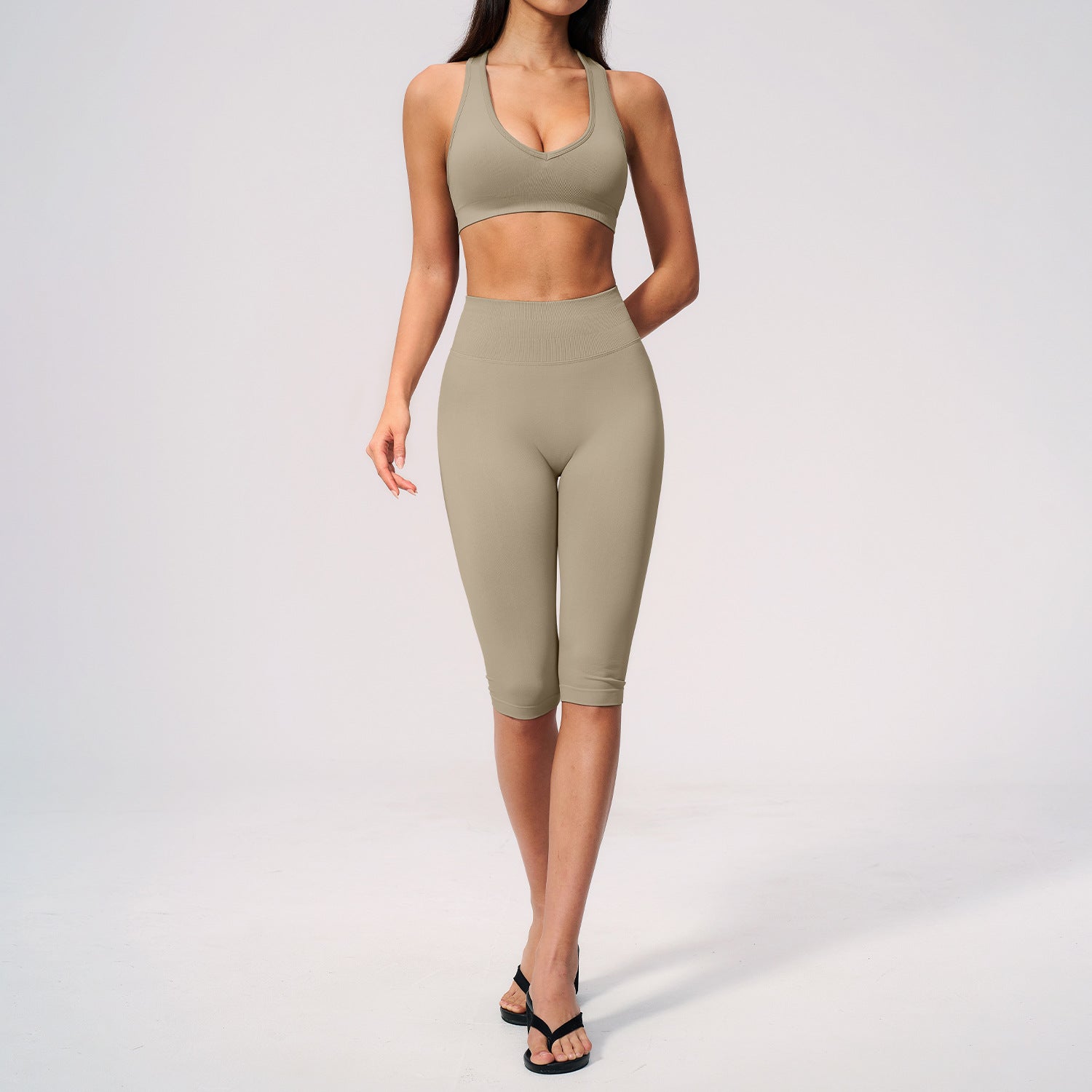 Women's premium-feel sports bra with quick-drying high-waisted mid-length shorts set