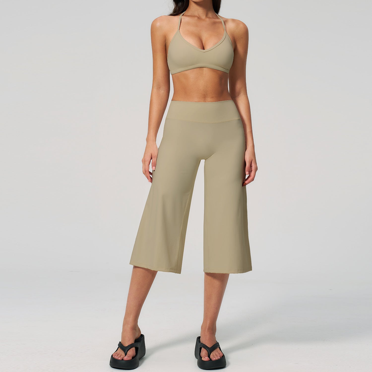 Women's premium-feel sports bra with quick-drying high-waisted mid-length shorts set