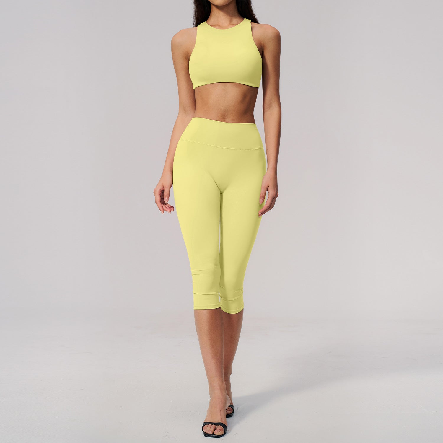 Women's premium-feel sports bra with quick-drying high-waisted mid-length shorts set