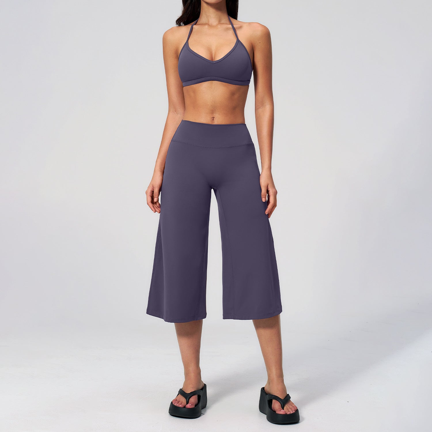 Women's premium-feel sports bra with quick-drying high-waisted mid-length shorts set