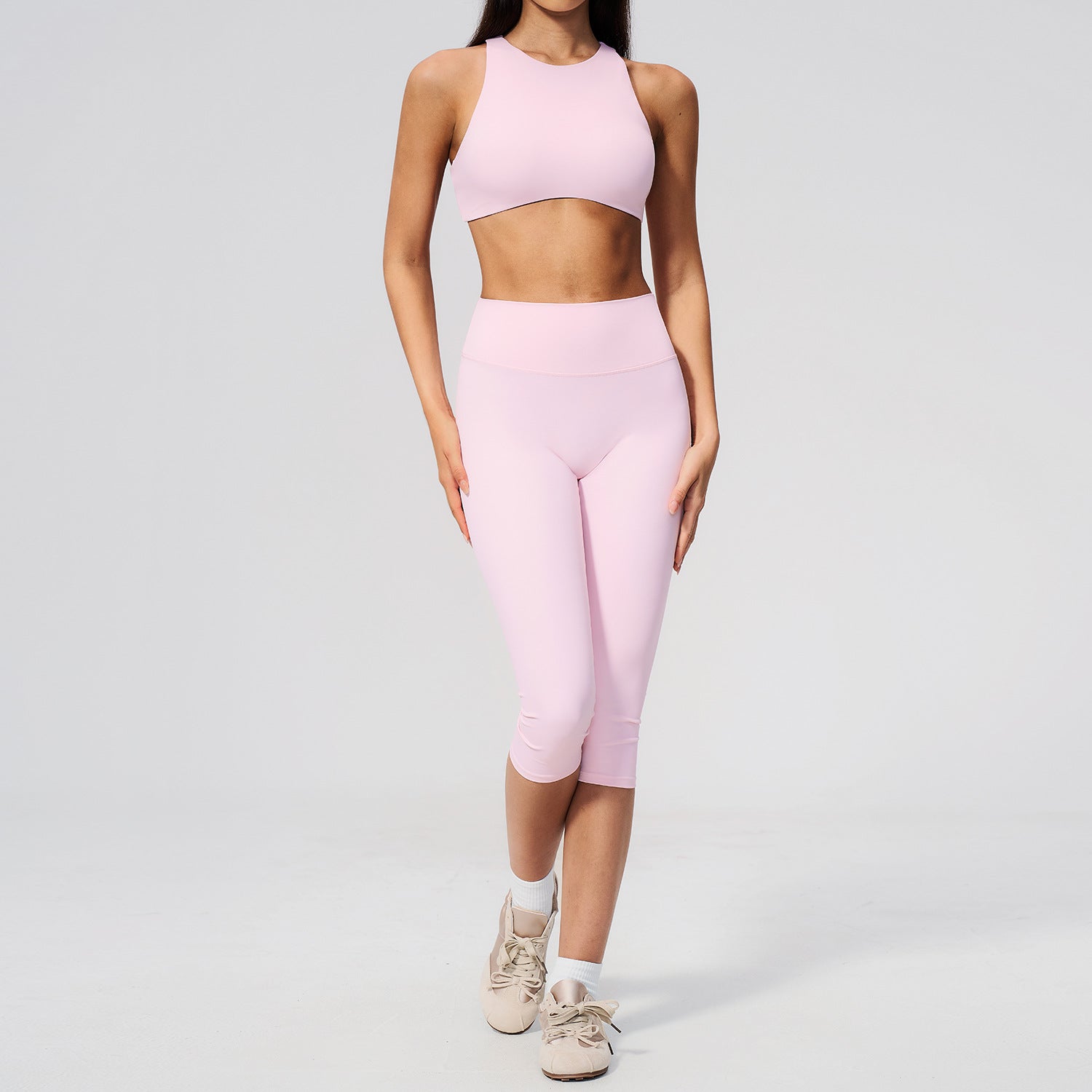 Women's premium-feel sports bra with quick-drying high-waisted mid-length shorts set