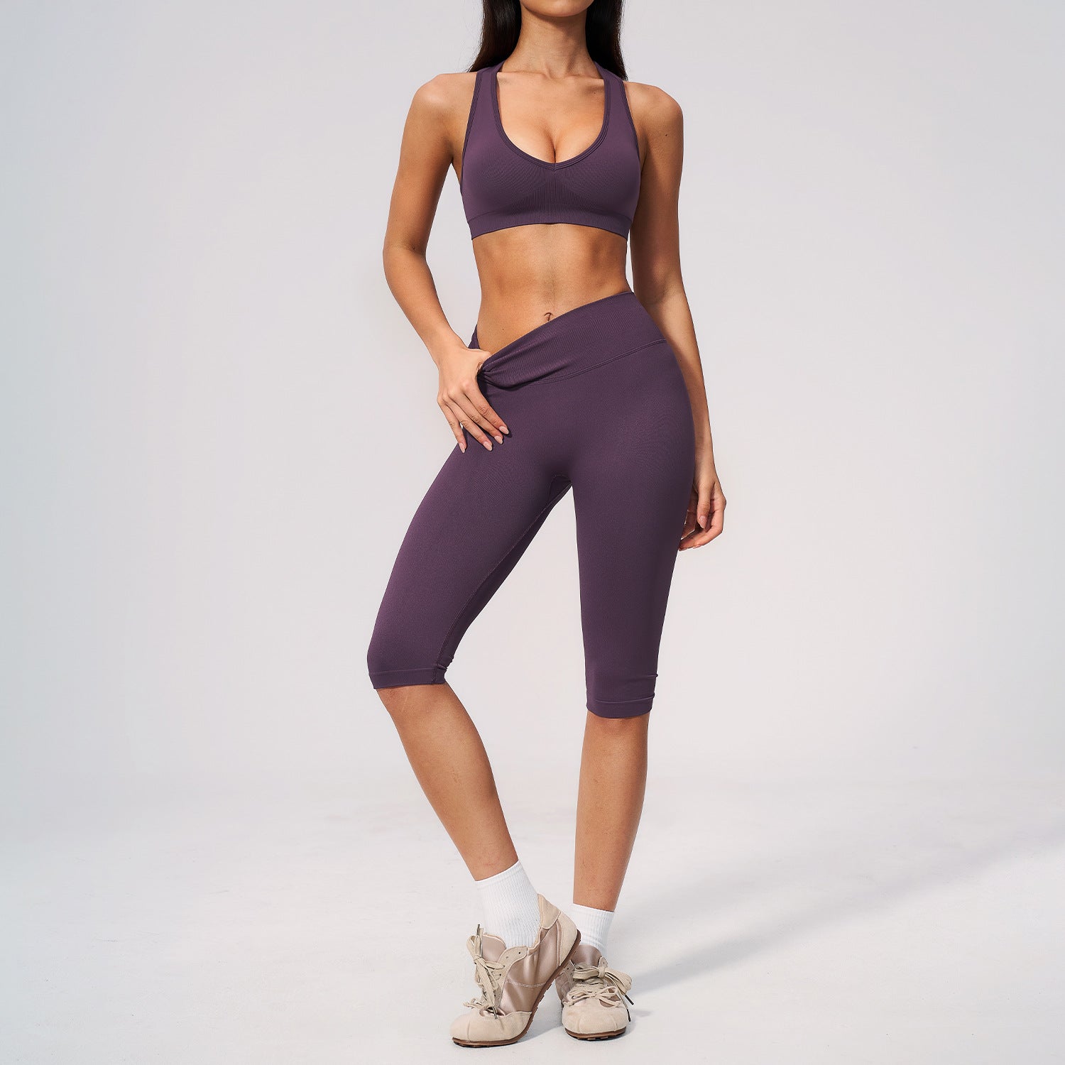 Women's premium-feel sports bra with quick-drying high-waisted mid-length shorts set