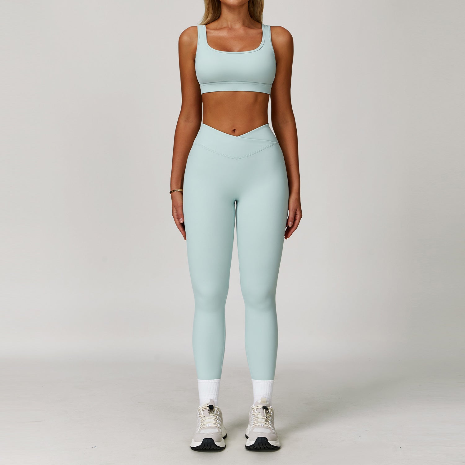 Women's wholesale Beautiful back sports shockproof fitness set