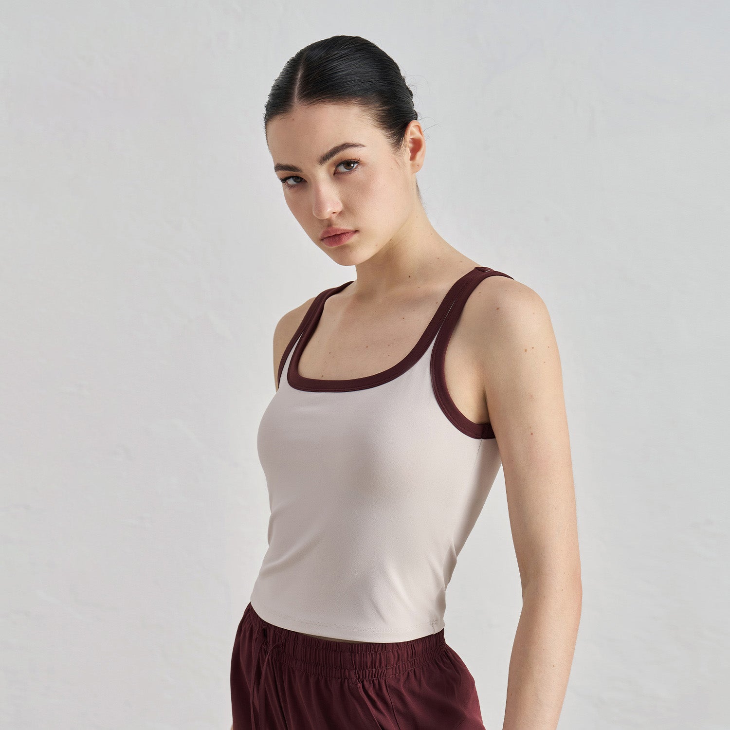 Women's U-neck sports vest with beautiful back