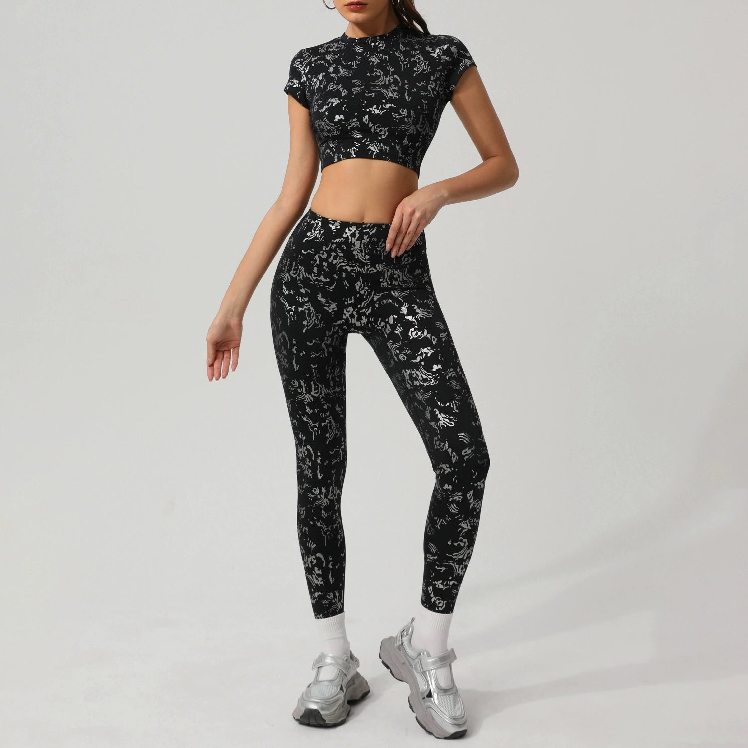 Women's Silver-stamped Short Sleeve t-shirt with leggings Set