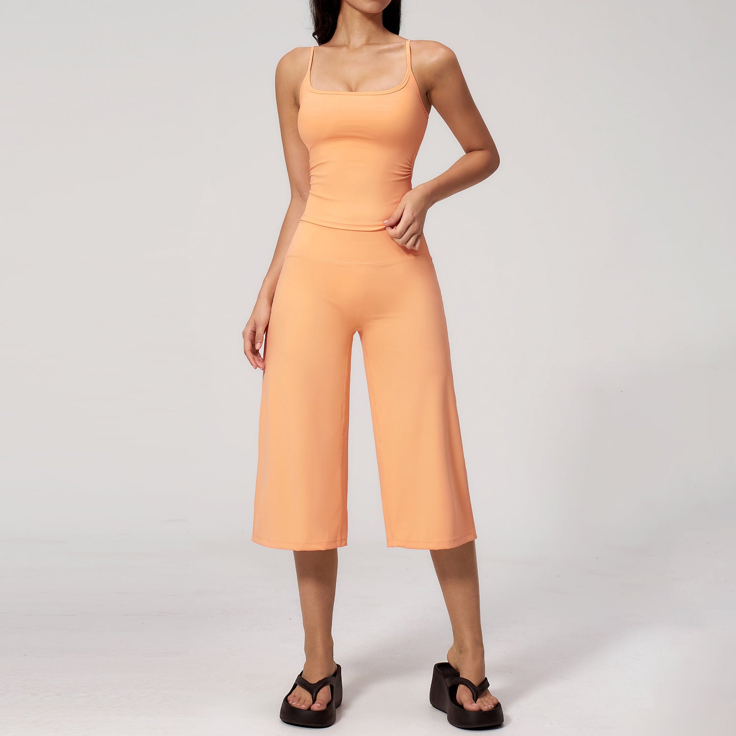 New Arrival Strappy Yoga Tank Top With High-Waisted Casual Mid-Length Shorts Set